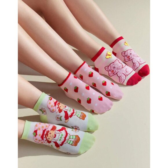 Strawberry Shortcake Ankle Socks – 3-Pack of Cute Cartoon Graphic Socks One Size - Picture 2 of 9